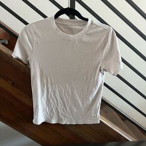 Vuori Pose Tee - Suede - Medium